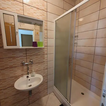 5185-1 For 3 Pers In Brodarica *