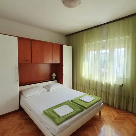 Appartement 5185-1 For 3 Pers In Brodarica *