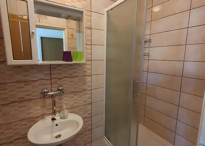 5185-1 For 3 Pers In Brodarica *