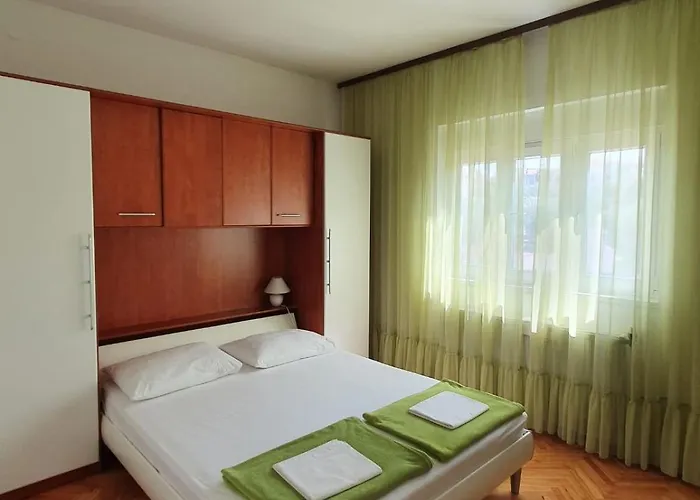 Appartement 5185-1 For 3 Pers In Brodarica *